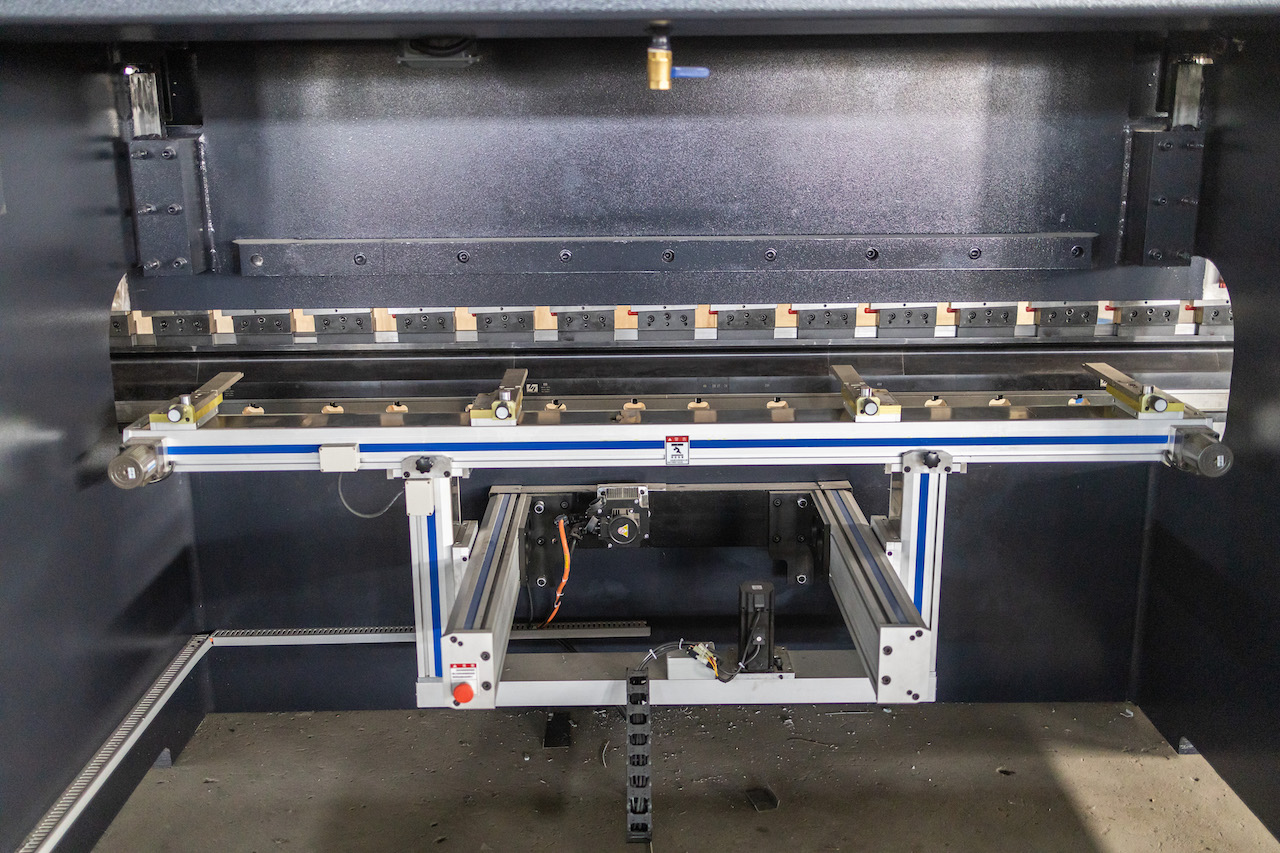 100t הידראולי Cnc Brake Press Crowning Cnc Press Brake Delem