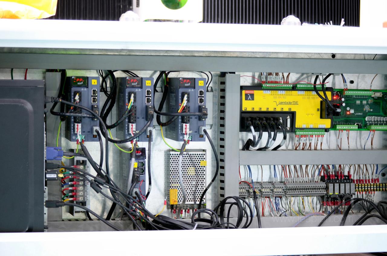 1500*3000mm 500w Racuys Or Ipg Fiber Laser Cutting Machine 1500*3000 מ"מ 500w Racuys או Ipg מכונת חיתוך לייזר סיבים