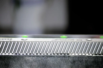 1500*3000mm 500w Racuys Or Ipg Fiber Laser Cutting Machine 1500*3000 מ"מ 500w Racuys או Ipg מכונת חיתוך לייזר סיבים