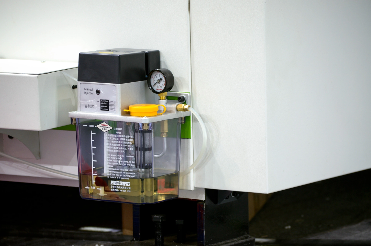 1500*3000mm 500w Racuys Or Ipg Fiber Laser Cutting Machine 1500*3000 מ"מ 500w Racuys או Ipg מכונת חיתוך לייזר סיבים