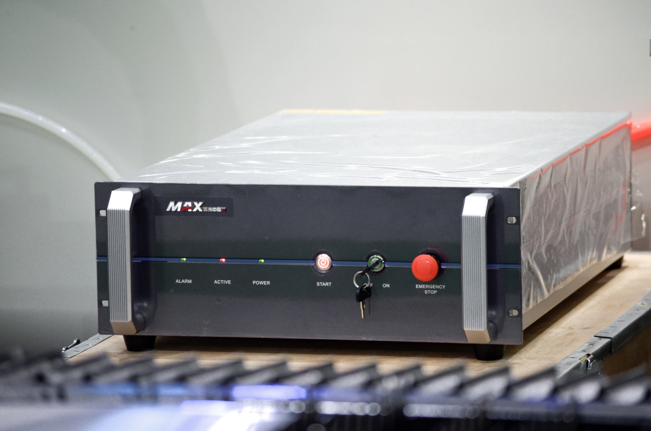 1500*3000mm 500w Racuys Or Ipg Fiber Laser Cutting Machine 1500*3000 מ"מ 500w Racuys או Ipg מכונת חיתוך לייזר סיבים