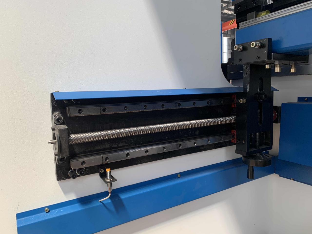 160t-4000 4-axis Cnc Hydraulic Bending Machine Press Brake 160t-4000 4 צירים מכונת כיפוף הידראולית Cnc בלם לחץ