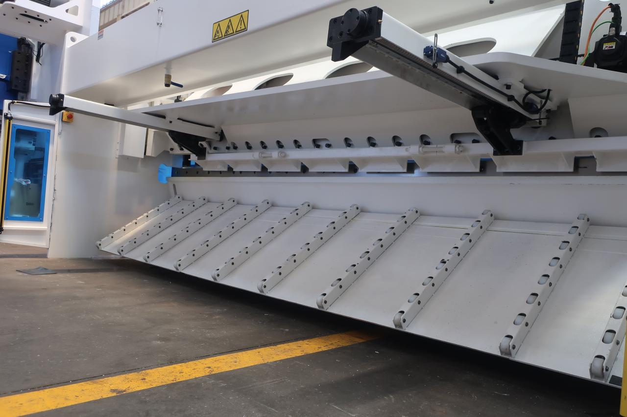 מכונת גזירת גיליוטינה הידראולית 16 מ"מ לחיתוך פחים 6 מטר