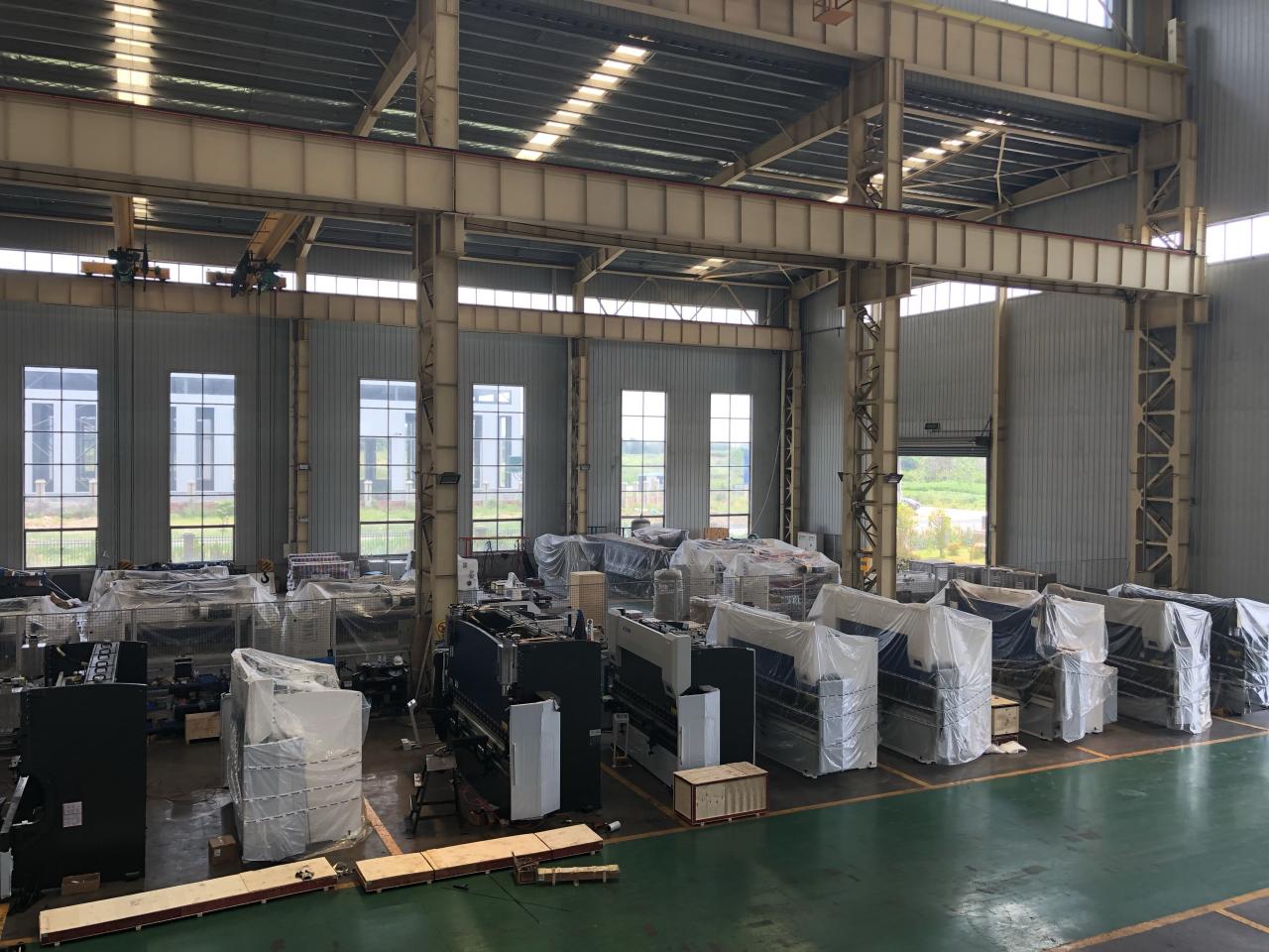 16mm Hydraulic Guillotine Shearing Machine For Sheet Metal Cutting 6 Meters מכונת גזירת גיליוטינה הידראולית 16 מ"מ לחיתוך פחים 6 מטר