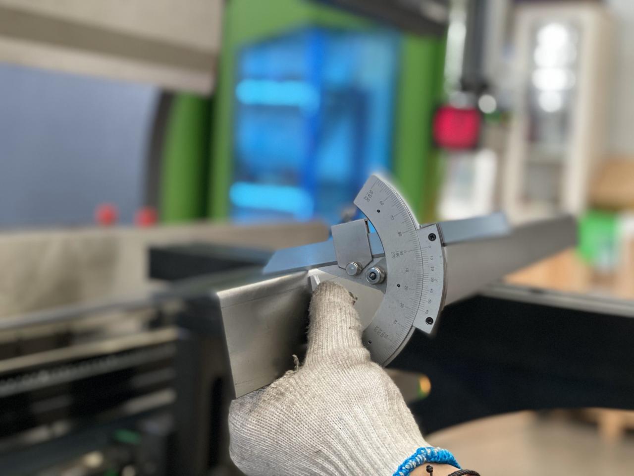 16mm Hydraulic Guillotine Shearing Machine For Sheet Metal Cutting 6 Meters מכונת גזירת גיליוטינה הידראולית 16 מ"מ לחיתוך פחים 6 מטר