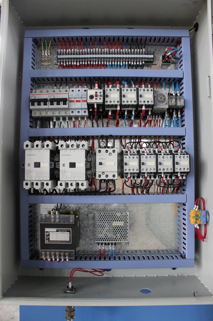 2.5 מ' מכונת גזירה הידראולית Nc Swing Beam