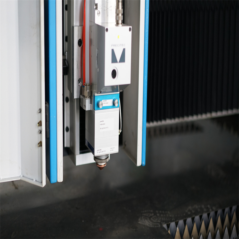 חותך לייזר מתכת 2000w Cnc מכונת חיתוך סיבי לייזר גיליונות מתכת