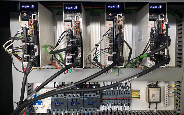 3015 Fiber Laser Cutting Machine For High-Speed Cutting Of 1-6mm Metal Materials מכונת חיתוך בלייזר סיבים 3015 לחיתוך מהיר של חומרי מתכת 1-6 מ"מ