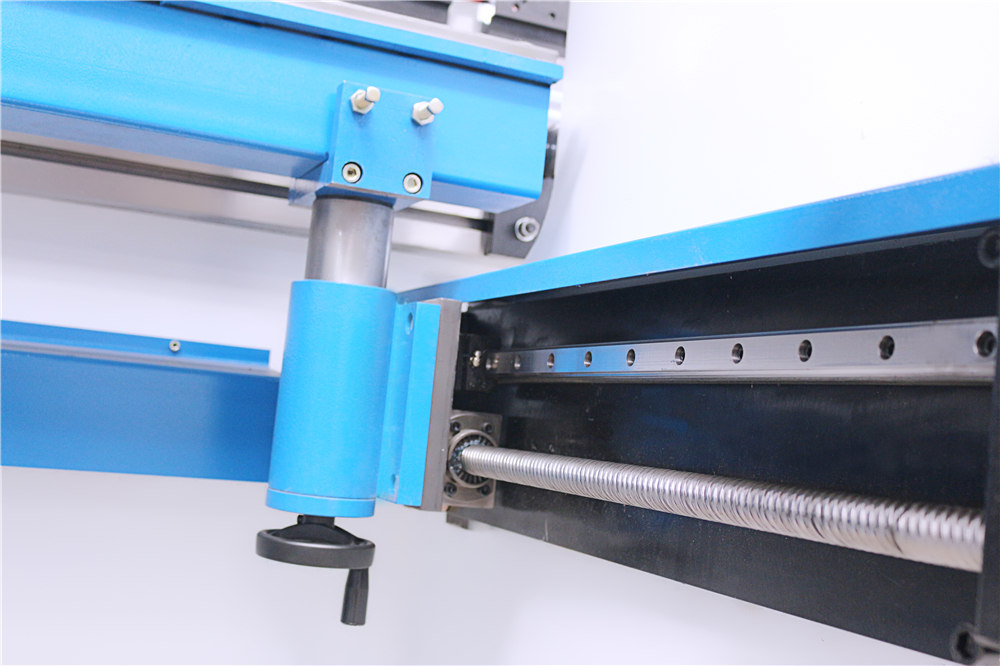 3+1 Axis Cnc Hydraulic Press Brake With Esa System בלם לחץ הידראולי ציר 3+1 Cnc עם מערכת Esa