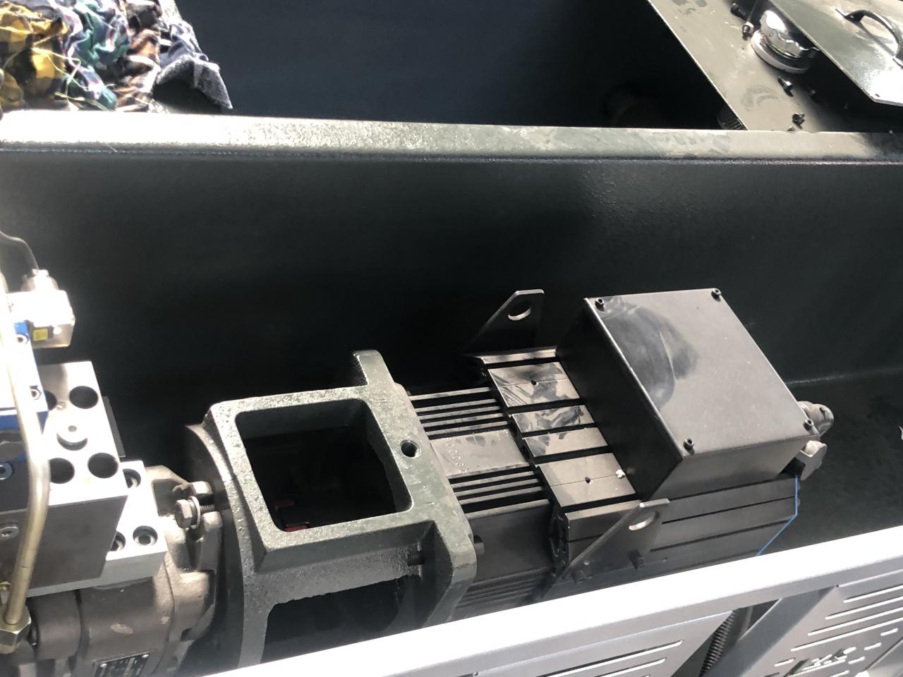 3+1 Axis Cnc Hydraulic Press Brake With Esa System בלם לחץ הידראולי ציר 3+1 Cnc עם מערכת Esa