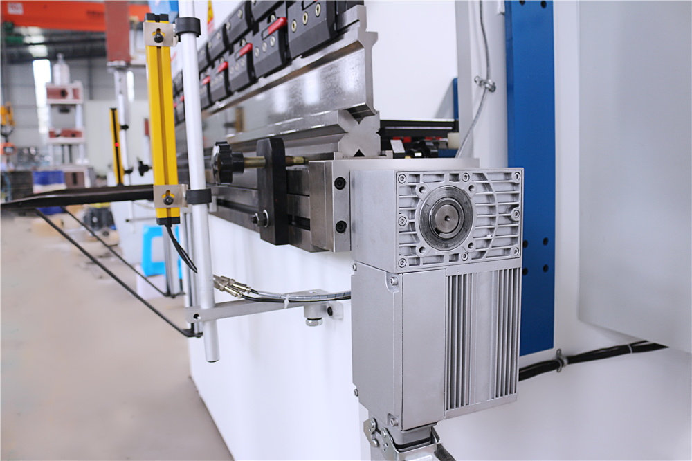 3+1 Axis Cnc Hydraulic Press Brake With Esa System בלם לחץ הידראולי ציר 3+1 Cnc עם מערכת Esa