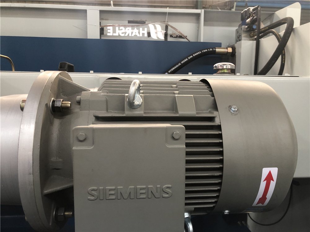 3+1 Axis Cnc Hydraulic Press Brake With Esa System בלם לחץ הידראולי ציר 3+1 Cnc עם מערכת Esa