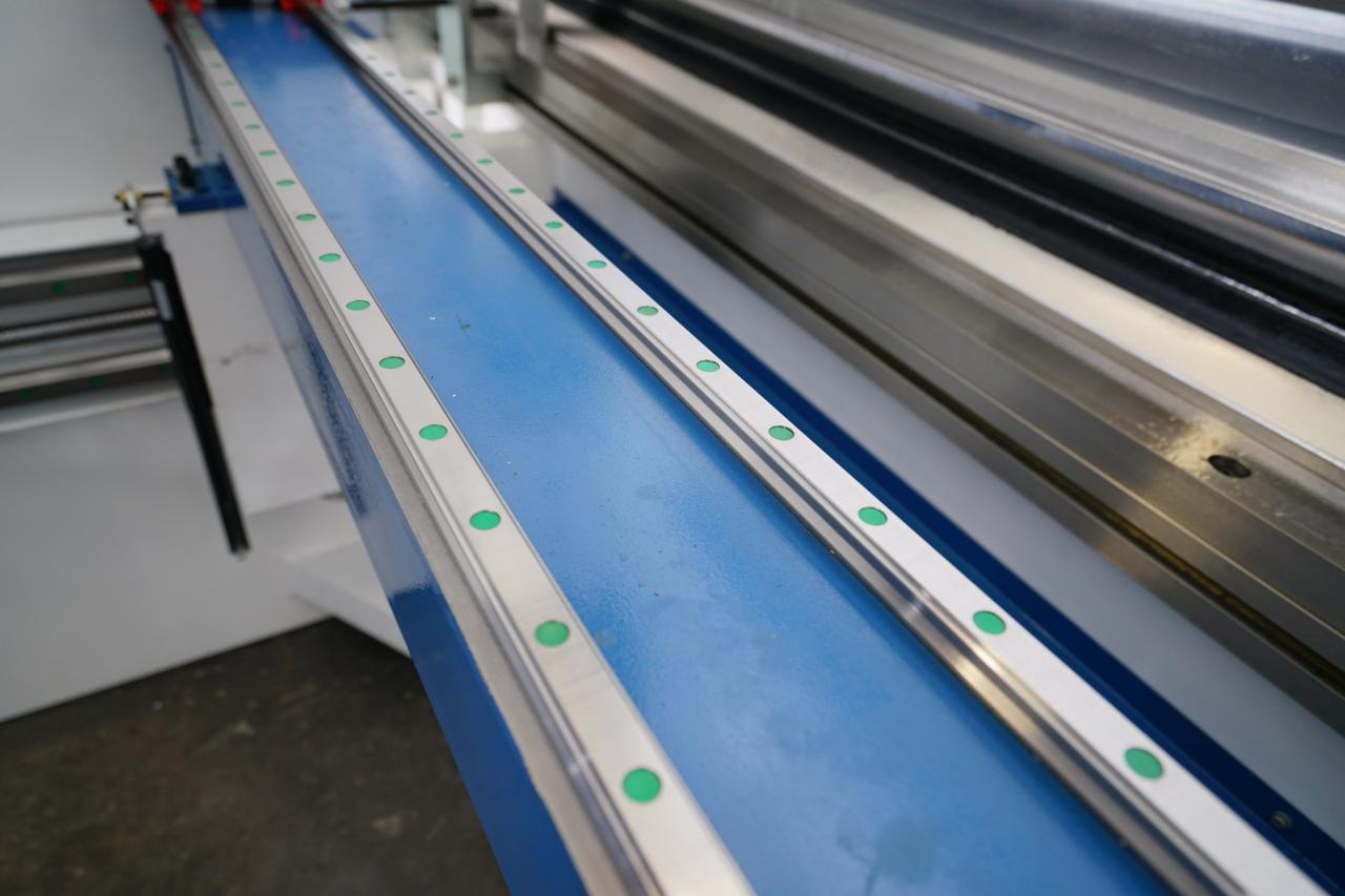 4 Axis Cnc Tandem Press Brake With Delem Da58t 2d Graphical Controller בלם לחיצה 4 צירים Cnc Tandem עם בקר גרפי Delem Da58t 2d