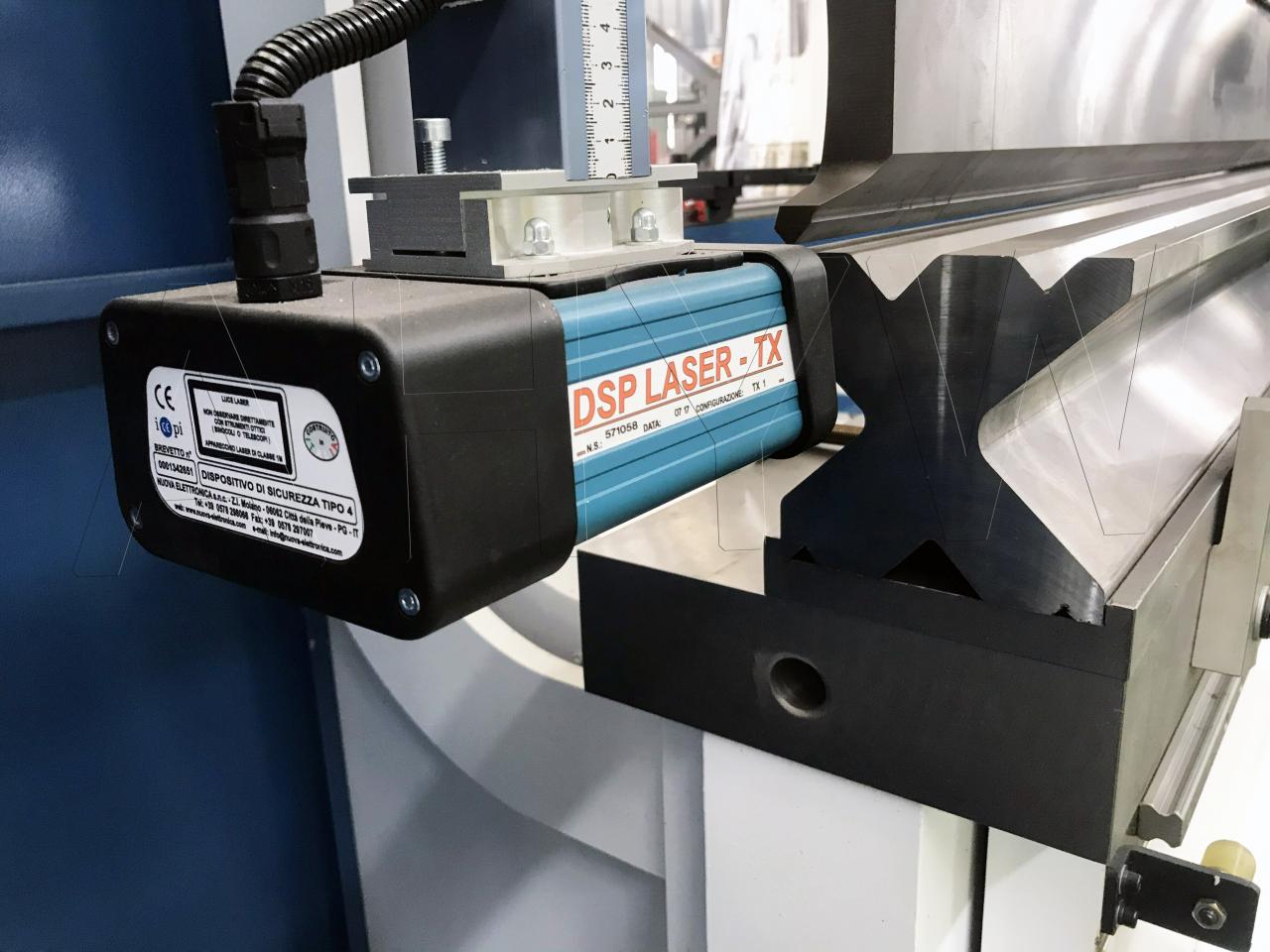 4 Axis Cnc Tandem Press Brake With Delem Da58t 2d Graphical Controller בלם לחיצה 4 צירים Cnc Tandem עם בקר גרפי Delem Da58t 2d