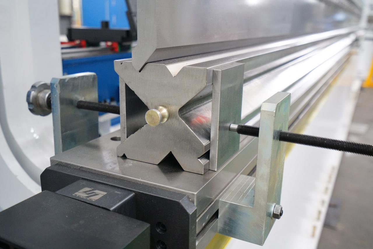 4 Axis Cnc Tandem Press Brake With Delem Da58t 2d Graphical Controller בלם לחיצה 4 צירים Cnc Tandem עם בקר גרפי Delem Da58t 2d