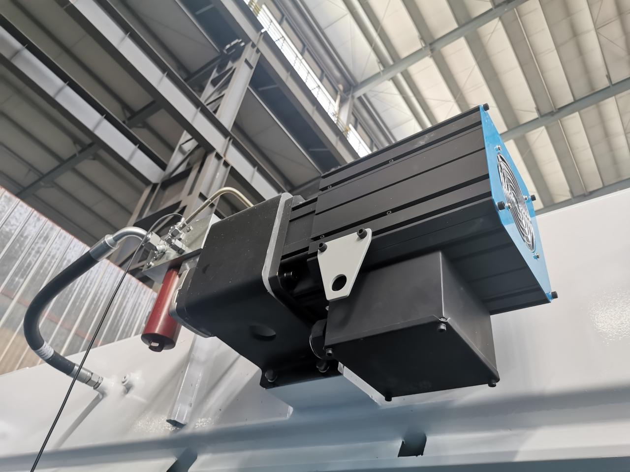 4 Axis Cnc Tandem Press Brake With Delem Da58t 2d Graphical Controller בלם לחיצה 4 צירים Cnc Tandem עם בקר גרפי Delem Da58t 2d