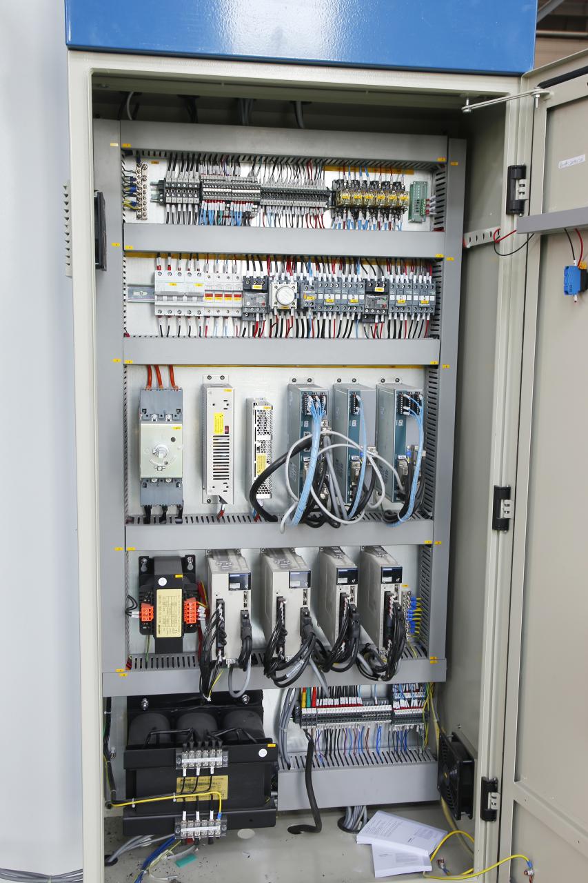 4 Axis Cnc Tandem Press Brake With Delem Da58t 2d Graphical Controller בלם לחיצה 4 צירים Cnc Tandem עם בקר גרפי Delem Da58t 2d