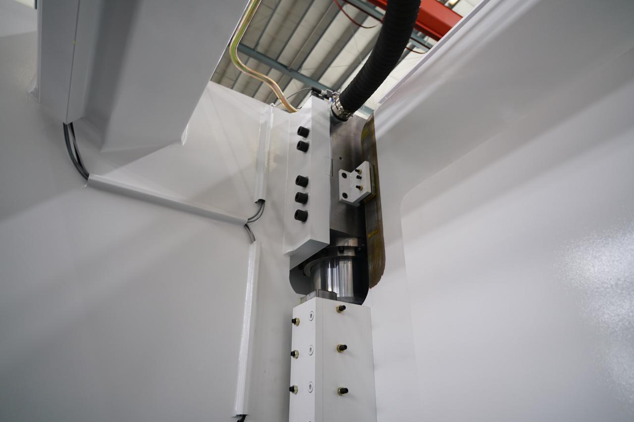 4 Axis Cnc Tandem Press Brake With Delem Da58t 2d Graphical Controller בלם לחיצה 4 צירים Cnc Tandem עם בקר גרפי Delem Da58t 2d