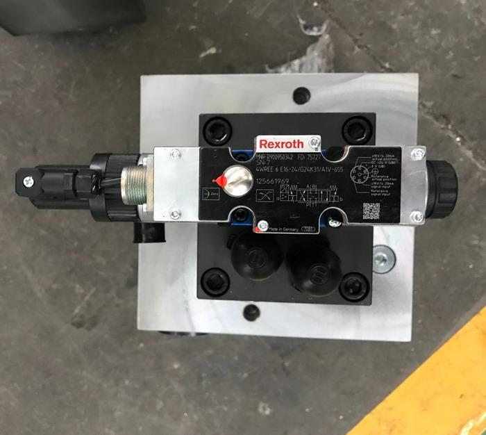 4 Axis Cnc Tandem Press Brake With Delem Da58t 2d Graphical Controller בלם לחיצה 4 צירים Cnc Tandem עם בקר גרפי Delem Da58t 2d