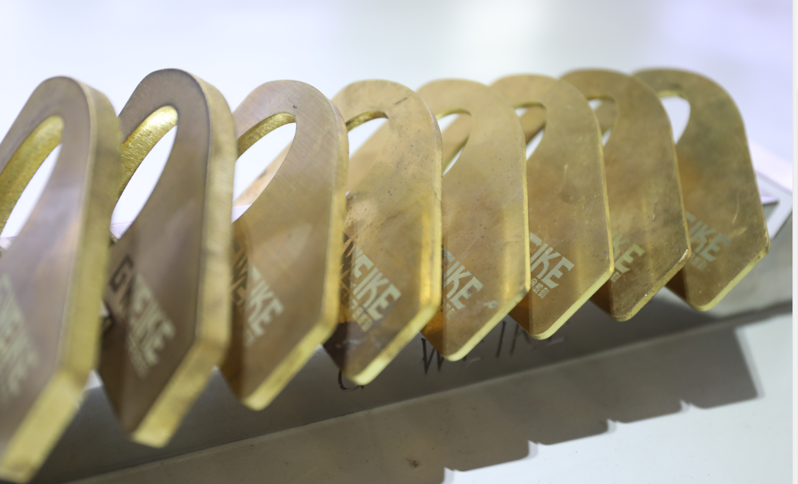 מכונת חיתוך לייזר סיבים 4kw