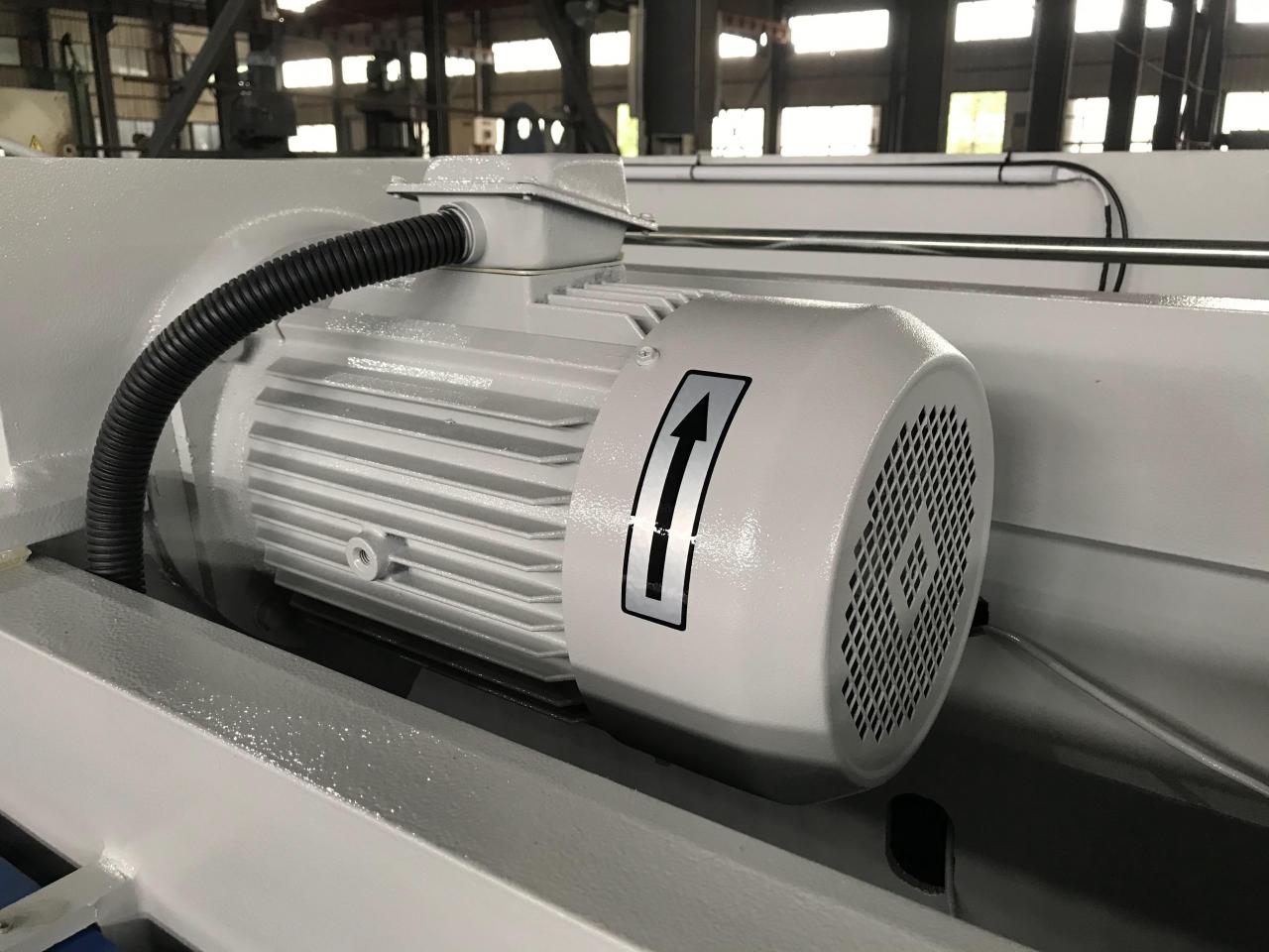 4mm Oem Qc11y-8x3200 Nc Hydraulic Guillotine Guillotine Shearing Machine 4 מ"מ Oem Qc11y-8x3200 Nc מכונת גזירה גיליוטינה הידראולית