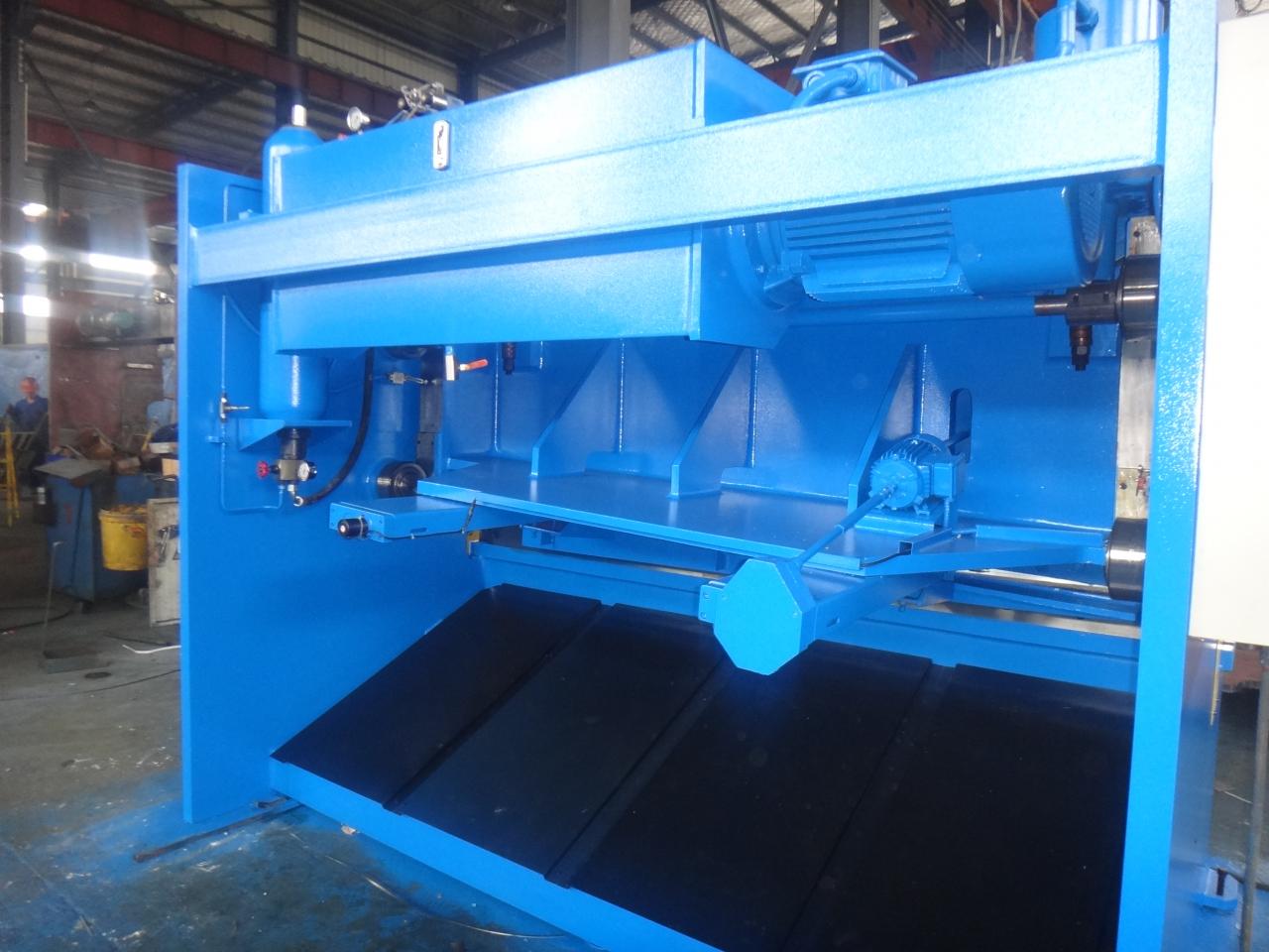 4mm Oem Qc11y-8x3200 Nc Hydraulic Guillotine Guillotine Shearing Machine 4 מ"מ Oem Qc11y-8x3200 Nc מכונת גזירה גיליוטינה הידראולית