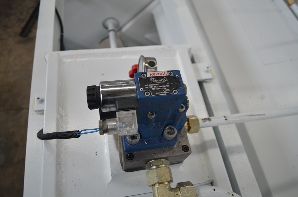 6*3200mm Guillotine Shears Metal Shear Hydraulic Iron Sheet Cutting Shearing Machine מזמר גיליוטינה 6*3200 מ"מ גזזת מתכת הידראולית מכונת חיתוך גיליונות ברזל