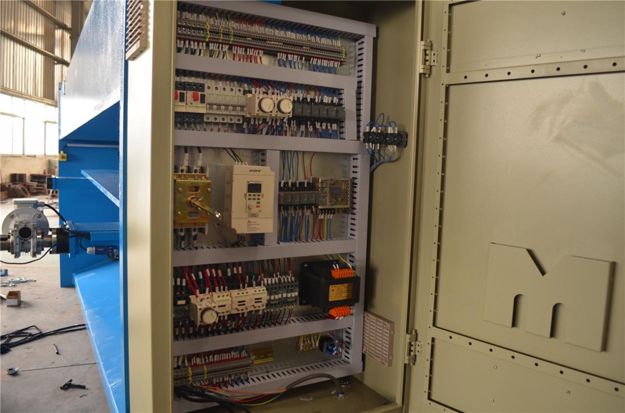 6*3200mm Guillotine Shears Metal Shear Hydraulic Iron Sheet Cutting Shearing Machine מזמר גיליוטינה 6*3200 מ"מ גזזת מתכת הידראולית מכונת חיתוך גיליונות ברזל