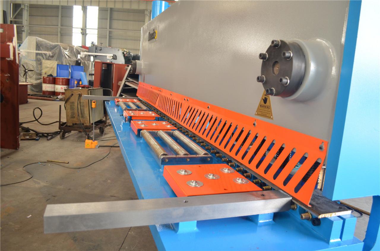 6*3200mm Guillotine Shears Metal Shear Hydraulic Iron Sheet Cutting Shearing Machine מזמר גיליוטינה 6*3200 מ"מ גזזת מתכת הידראולית מכונת חיתוך גיליונות ברזל
