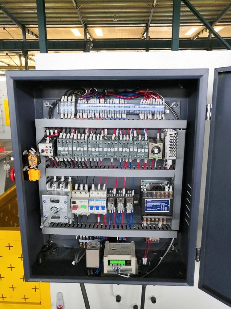 6mm Q11 Electric Sheet Plate Shearing Machine 8 Feet Sheet Metal Shearing Machine 6 מ"מ Q11 מכונת גזירה של לוחות גיליון חשמלי 8 רגל מכונת גזירה