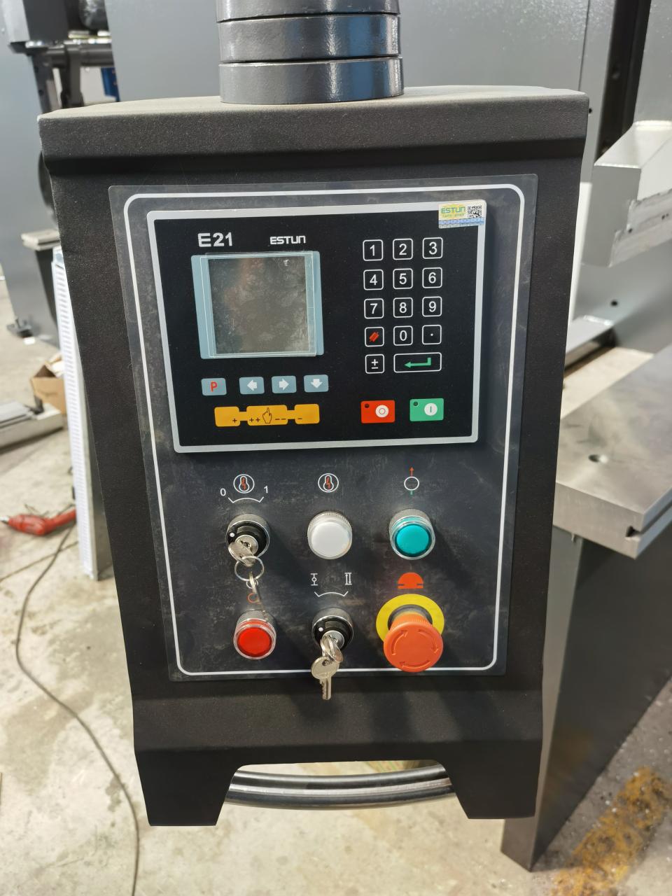 מכונת חיתוך פלדת אל חלד 6x3200 מ"מ, מכונת חיתוך יריעות ברזל אוטומטית