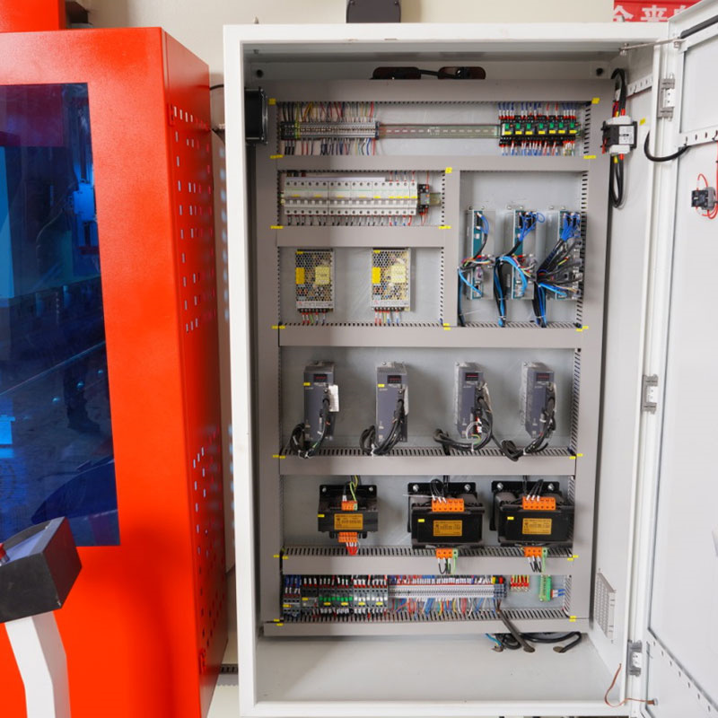 מכונת לחיצה הידראולית CNC דגם Wc67k-80tx3200