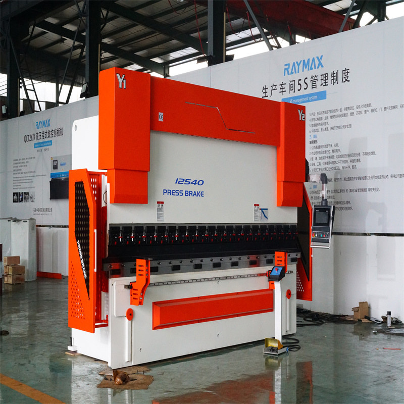 סין 220t Cnc Bending Machine 6+1 Axis בלם לחץ הידראולי מחיר