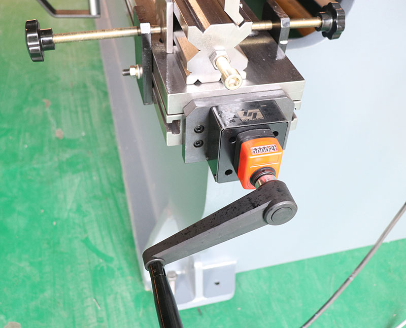 בלם לחץ מתכת Wc-63t3200 מכונת כיפוף גיליונות מתכת Cnc בלם לחץ הידראולי