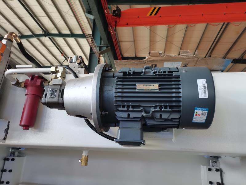 China Metal Hydraulic Press Brake Machine With Reasonable Price מכונת בלם לחיצה הידראולית מתכת סין עם מחיר סביר