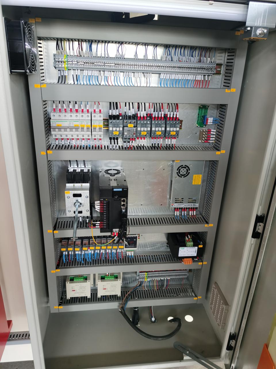 China Metal Hydraulic Press Brake Machine With Reasonable Price מכונת בלם לחיצה הידראולית מתכת סין עם מחיר סביר