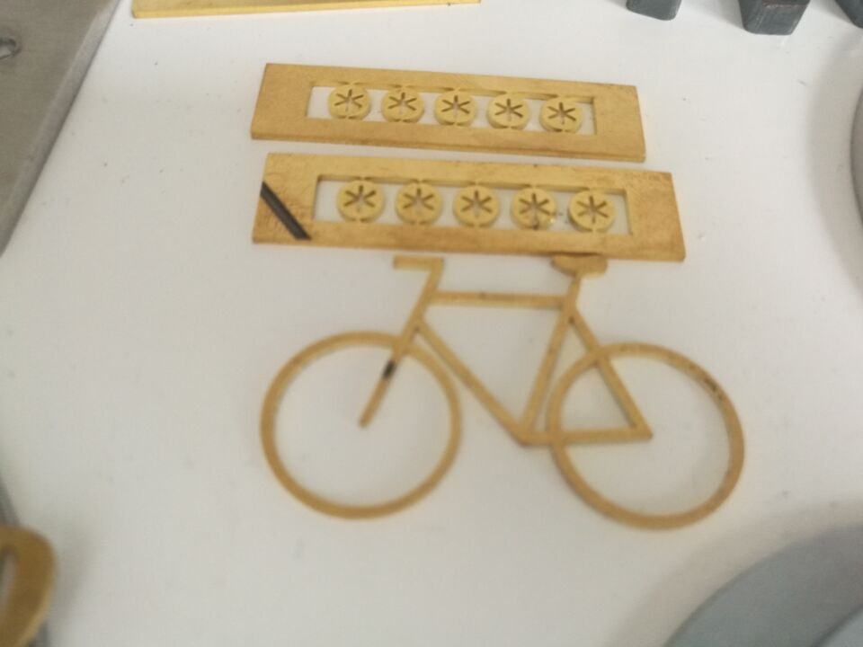 Cnc Fiber Laser Metal Cutting Machine 2000w Fiber Laser Cutting Machine מכונת חיתוך מתכת סיבי לייזר Cnc 2000w מכונת חיתוך סיבים בלייזר