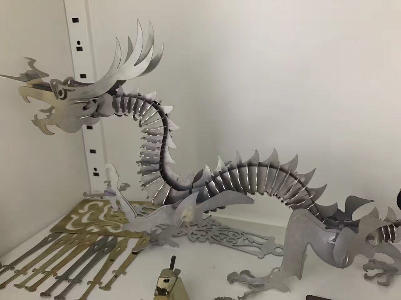 Cnc Fiber Laser Metal Cutting Machine 2000w Fiber Laser Cutting Machine מכונת חיתוך מתכת סיבי לייזר Cnc 2000w מכונת חיתוך סיבים בלייזר