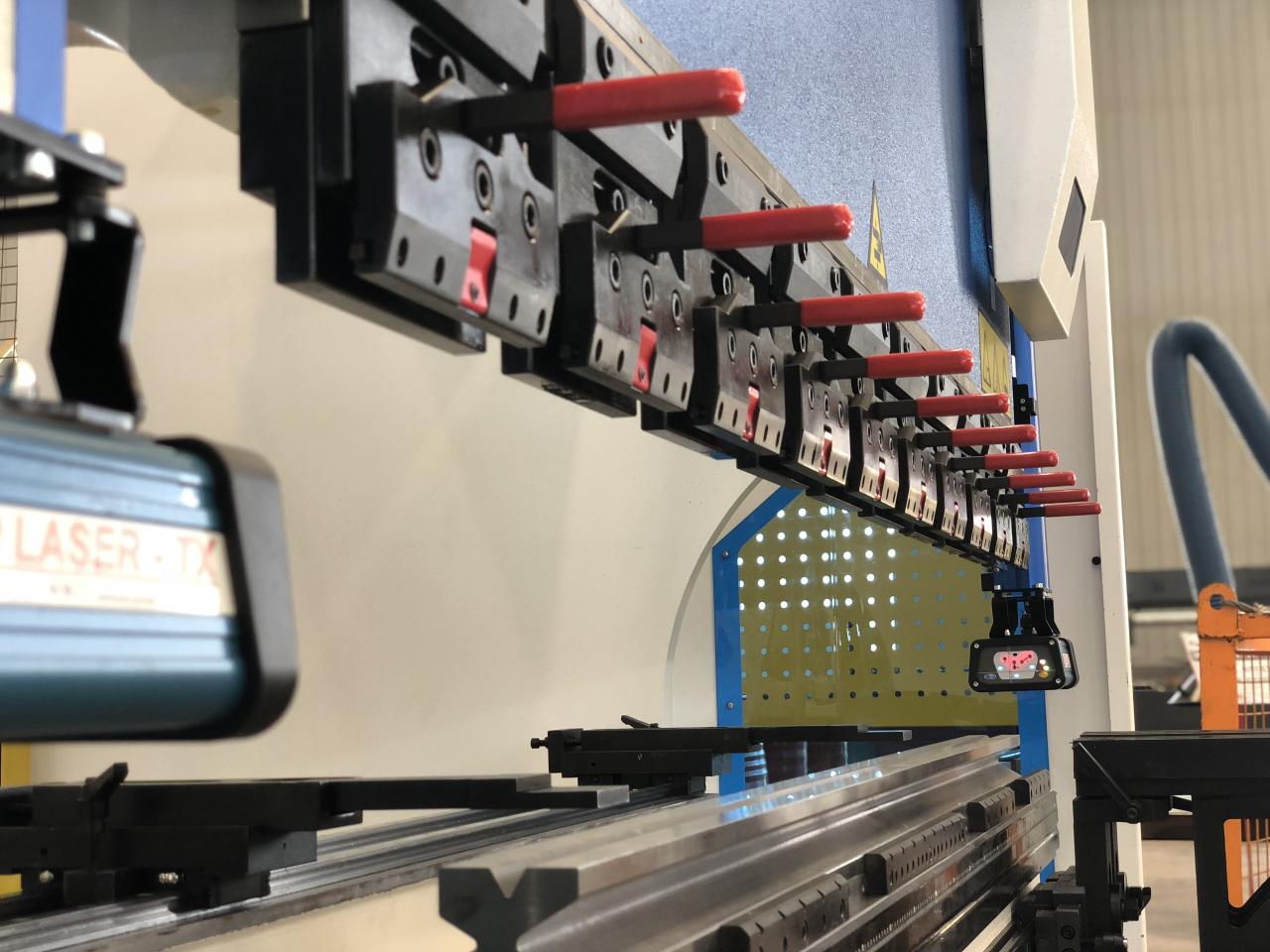 Cnc Hydraulic Bending Machine 160x3200 Press Brake Price מכונת כיפוף הידראולית Cnc 160x3200 בלם לחץ מחיר