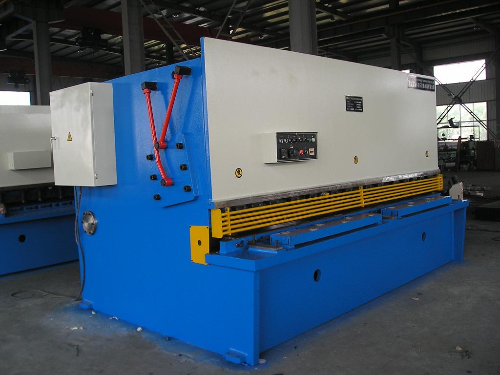 Cnc Hydraulic Metal Stainless Steel Aluminum Shearing Guillotine Cutting Shearing Machine Cnc הידראולי מתכת נירוסטה אלומיניום גזירת גיליוטינה מכונת חיתוך