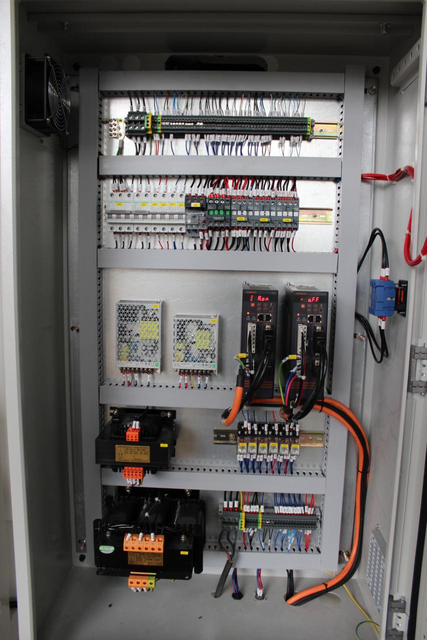 מכונת לחיצה מתכת Cnc