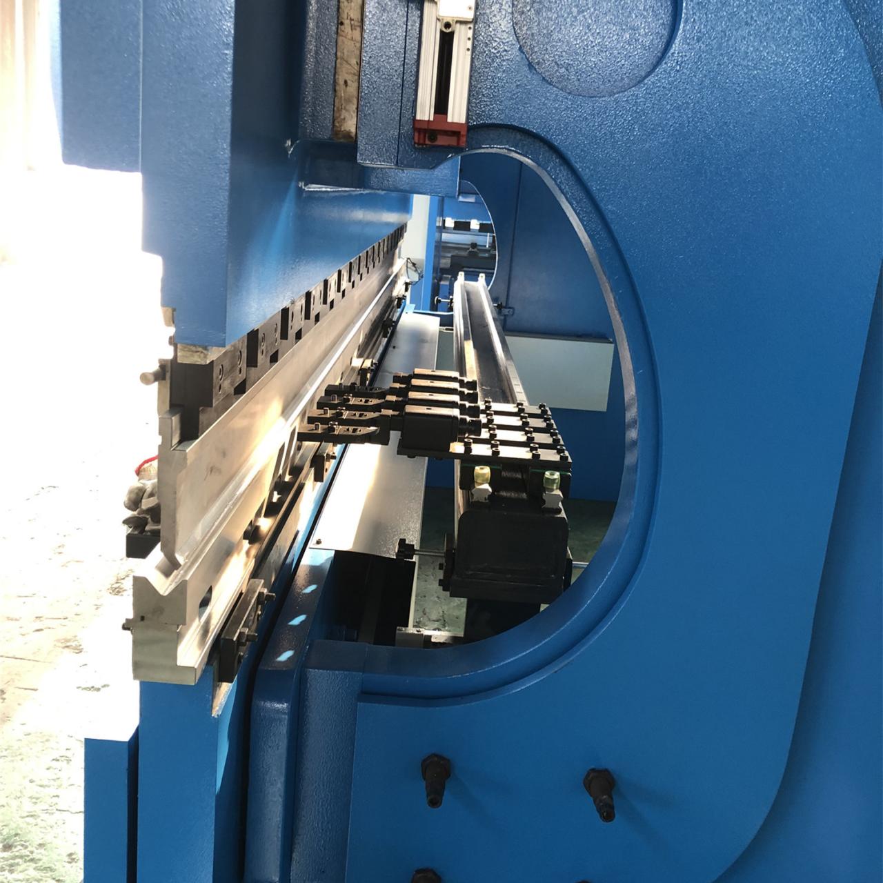 Da53t Cnc System Controller 125t4000 3+1 Axis Cnc Hydraulic Press Brake With Good Quality בקר מערכת Da53t Cnc 125t4000 ציר 3+1 Cnc בלם לחץ הידראולי עם איכות טובה