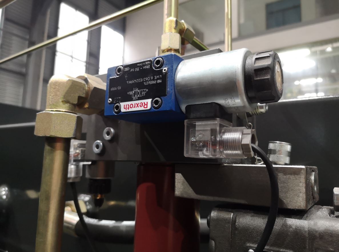 Delem Da66t 125 3+1 4+1 6+1 8+1 Cnc Hydraulic Press Brake For Metal Plate Bending Delem Da66t 125 3+1 4+1 6+1 8+1 Cnc בלם לחץ הידראולי לכיפוף לוחות מתכת