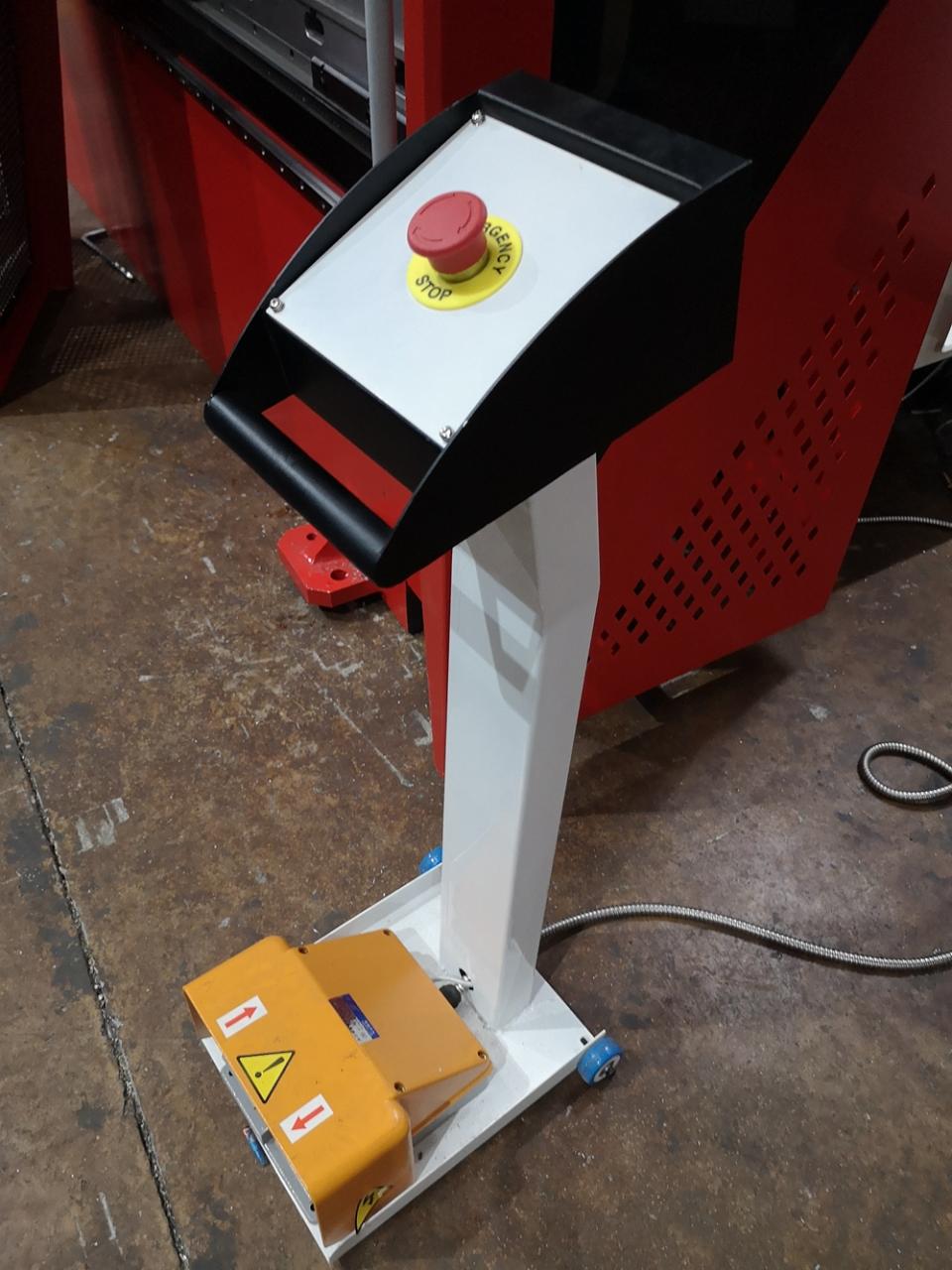 Delem Da66t 125 3+1 4+1 6+1 8+1 Cnc Hydraulic Press Brake For Metal Plate Bending Delem Da66t 125 3+1 4+1 6+1 8+1 Cnc בלם לחץ הידראולי לכיפוף לוחות מתכת