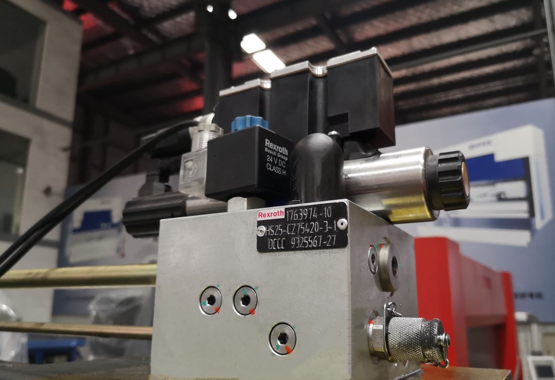 Delem Da66t 125 3+1 4+1 6+1 8+1 Cnc Hydraulic Press Brake For Metal Plate Bending Delem Da66t 125 3+1 4+1 6+1 8+1 Cnc בלם לחץ הידראולי לכיפוף לוחות מתכת