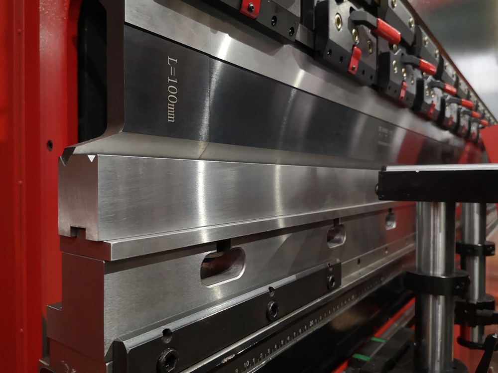 Delem Da66t 125 3+1 4+1 6+1 8+1 Cnc Hydraulic Press Brake For Metal Plate Bending Delem Da66t 125 3+1 4+1 6+1 8+1 Cnc בלם לחץ הידראולי לכיפוף לוחות מתכת