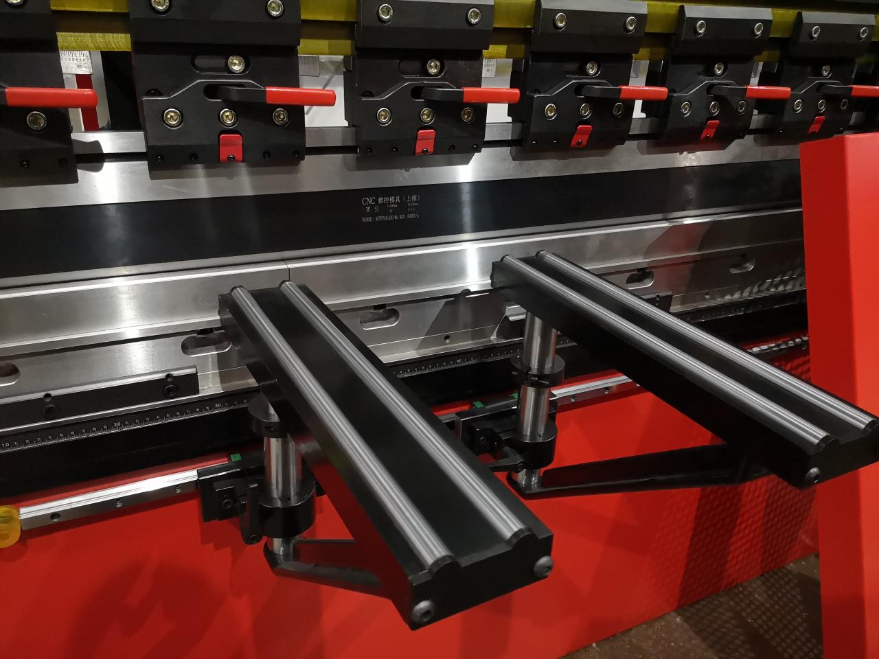 Delem Da66t 125 3+1 4+1 6+1 8+1 Cnc Hydraulic Press Brake For Metal Plate Bending Delem Da66t 125 3+1 4+1 6+1 8+1 Cnc בלם לחץ הידראולי לכיפוף לוחות מתכת