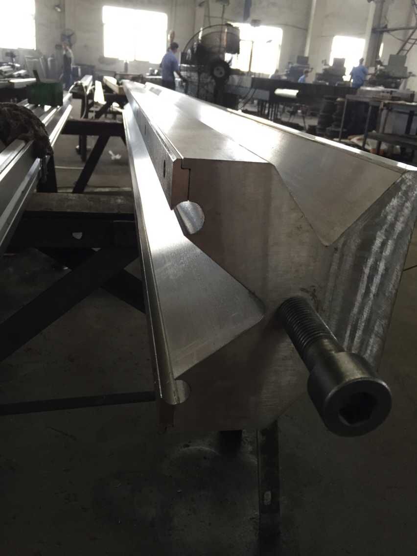 Full Automatic High Power Sheet Bending Machine And Cnc Press Brake Machine מכונת כיפוף גיליונות בעוצמה גבוהה אוטומטית מלאה ומכונת בלם לחיצה Cnc