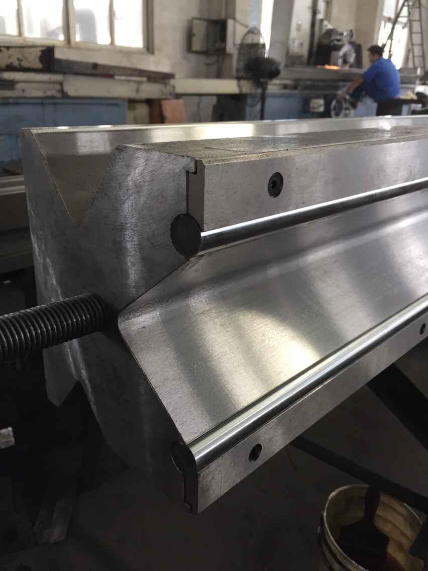 Full Automatic High Power Sheet Bending Machine And Cnc Press Brake Machine מכונת כיפוף גיליונות בעוצמה גבוהה אוטומטית מלאה ומכונת בלם לחיצה Cnc