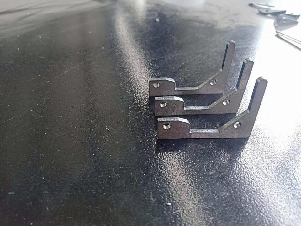 High Power 3015 2000W Metal Sheet Cnc Fiber Laser Cutting Machine הספק גבוה 3015 2000W מתכת גיליון Cnc מכונת חיתוך לייזר סיבים